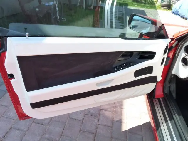 Detal naprawionej tapicerki fotela samochodowego